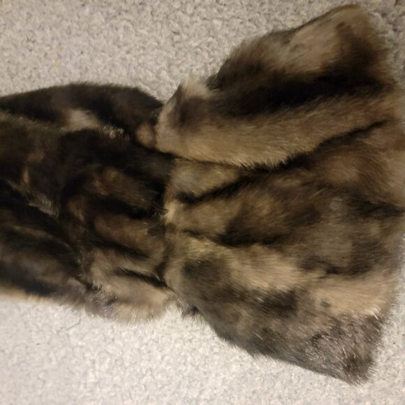 Beautiful Faux Fur Coat! - Picture 5 of 11